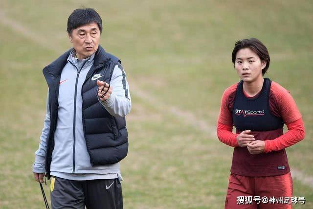 湖人队引入拉斐尔·卡斯特罗，裁掉威廉·凯尔三世